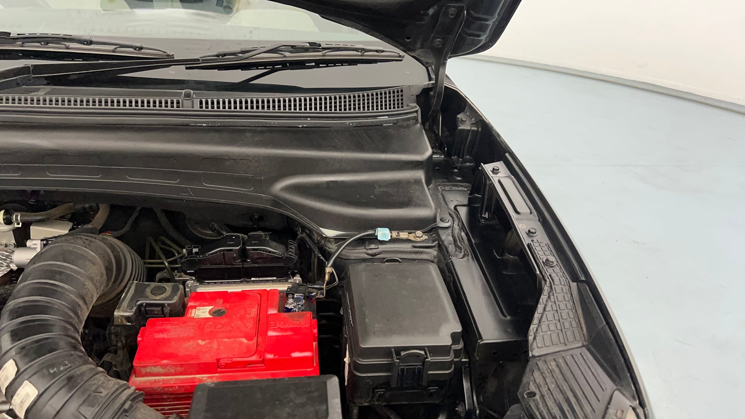 Used 2023 Hyundai Creta SX 1.5 Diesel Diesel Manual engine ENGINE LEFT SIDE HINGE & APRON VIEW