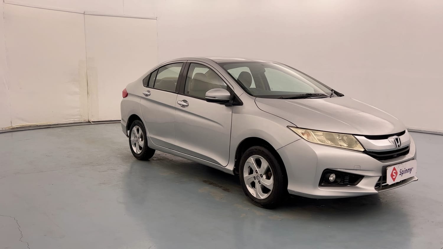 Used 2016 Honda City V Petrol Manual exterior RIGHT FRONT CORNER VIEW