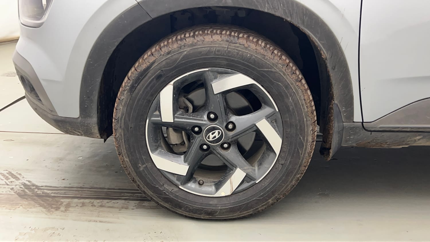 Used 2019 Hyundai Venue SX Plus 1.0 Turbo DCT Petrol Automatic tyres LEFT FRONT TYRE RIM VIEW