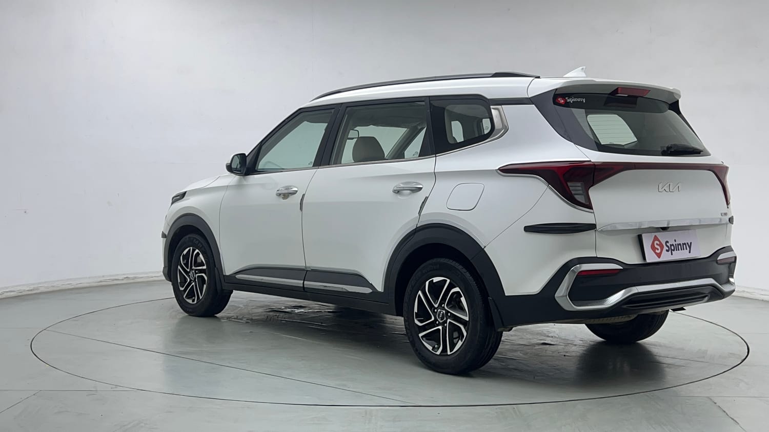 2022 Kia Carens Luxury Plus 1.4 Petrol 7 STR-2