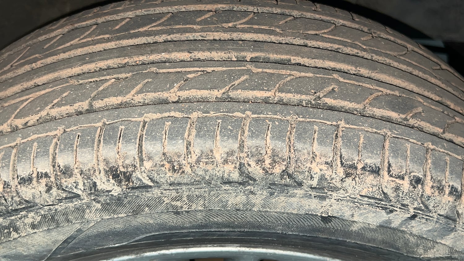 Used 2015 Maruti Suzuki Swift ZXi Petrol Manual tyres RIGHT FRONT TYRE TREAD VIEW