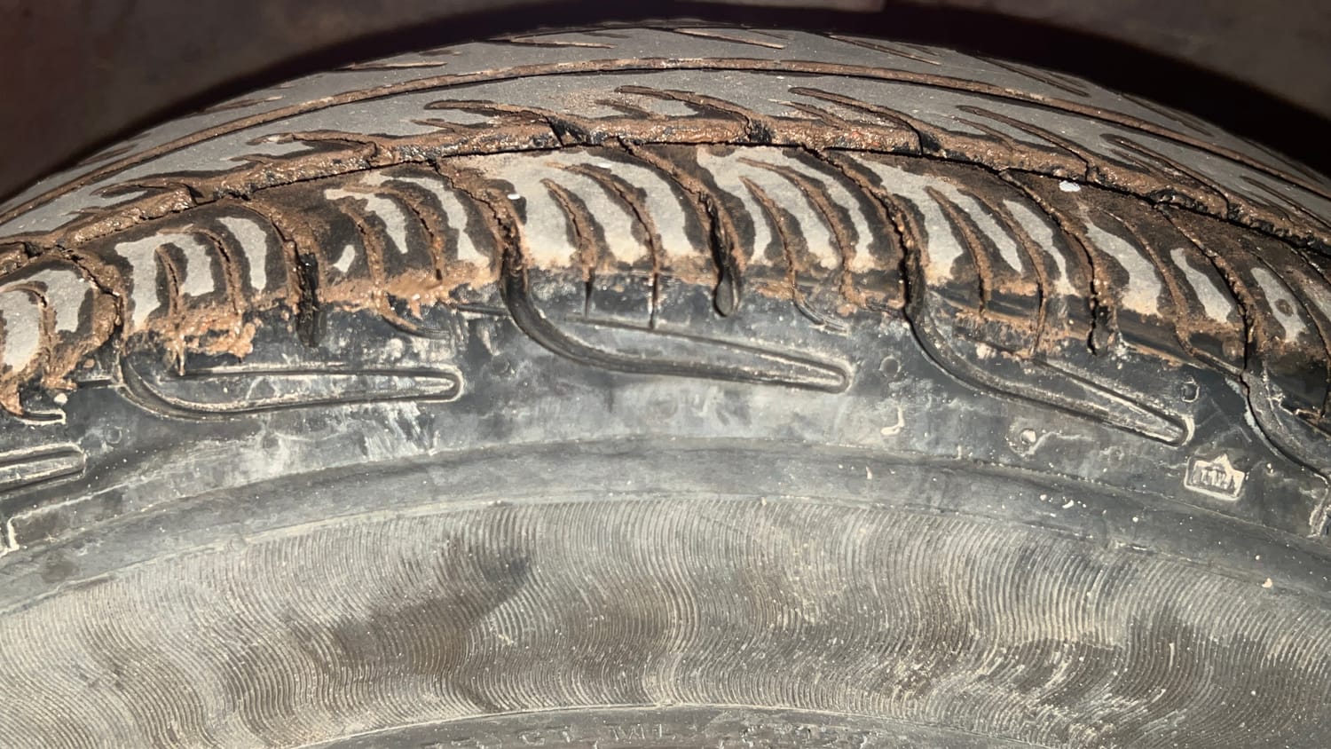 Used 2012 Hyundai i10 Sportz 1.2 Kappa2 Petrol Manual tyres RIGHT FRONT TYRE TREAD VIEW