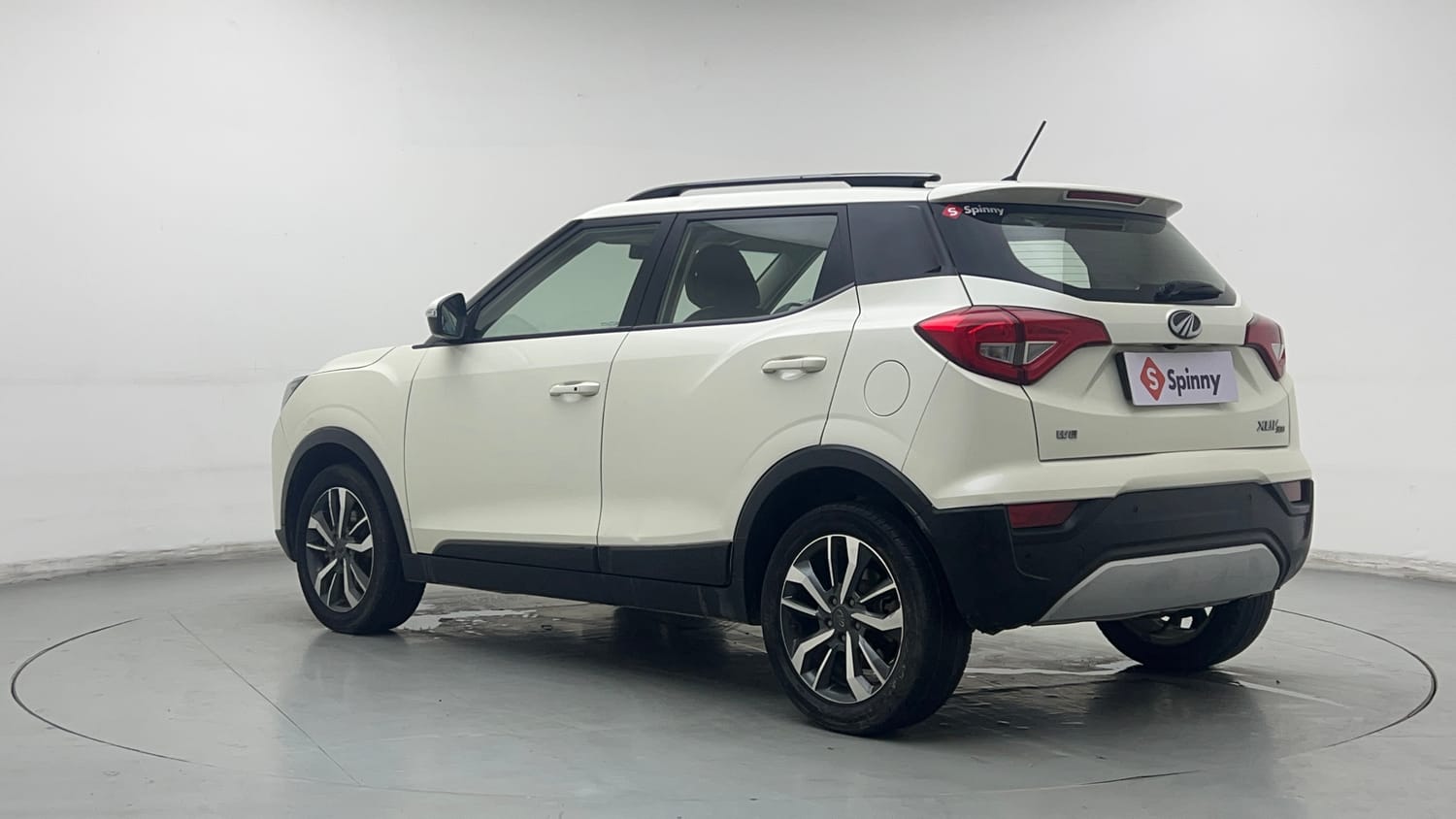2021 Mahindra XUV 300 W8 (O) 1.2 Petrol-2