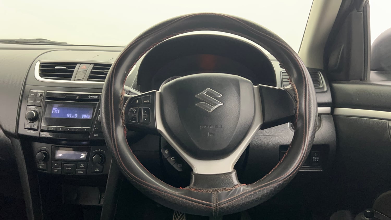 Used 2015 Maruti Suzuki Swift ZXi Petrol Manual interior STEERING VIEW