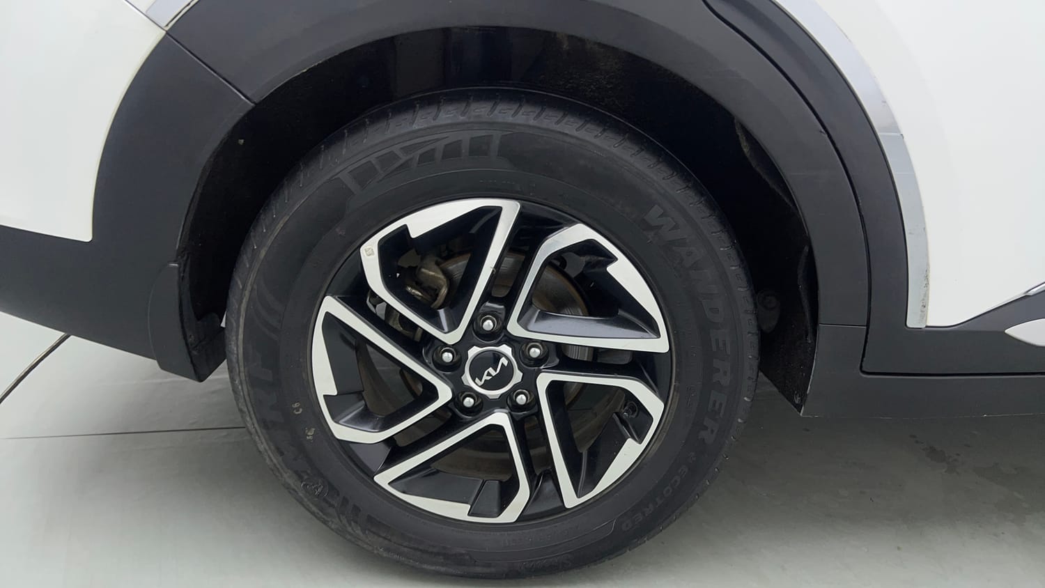 2022 Kia Carens Luxury Plus 1.4 Petrol 7 STR-34