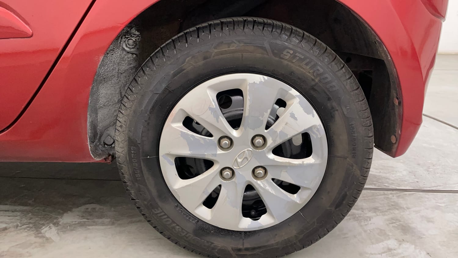 Used 2012 Hyundai i10 Sportz 1.2 AT Kappa2 Petrol Automatic tyres LEFT REAR TYRE RIM VIEW