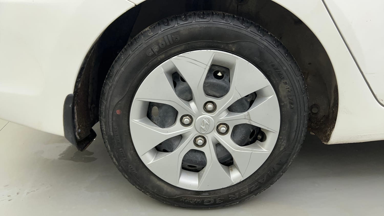 Used 2020 Hyundai Xcent S Petrol+cng(outside fitted) Cng Manual tyres RIGHT REAR TYRE RIM VIEW