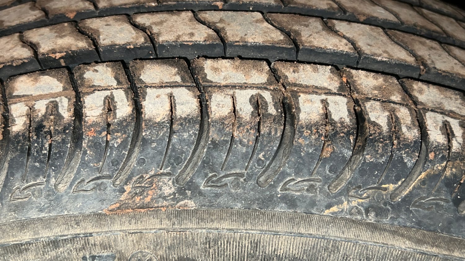 Used 2022 Maruti Suzuki S-Presso VXi Plus AMT Petrol Automatic tyres RIGHT REAR TYRE TREAD VIEW
