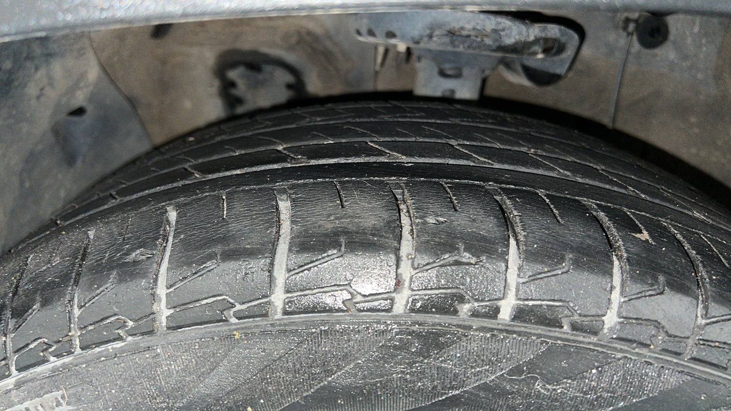 Used 2023 Hyundai Creta SX 1.5 Diesel Diesel Manual tyres LEFT FRONT TYRE TREAD VIEW