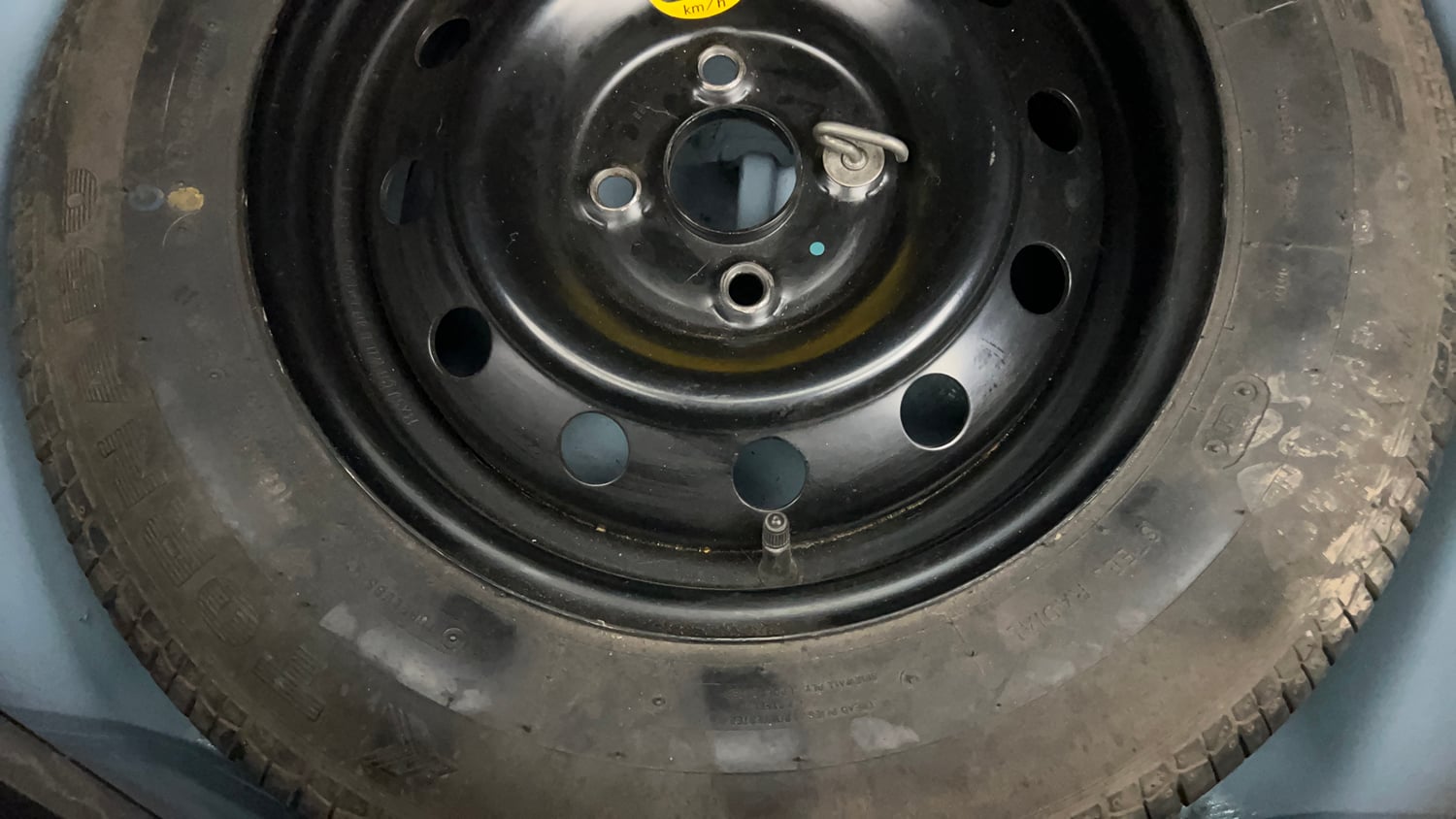 Used 2015 Maruti Suzuki Swift ZXi Petrol Manual tyres SPARE TYRE VIEW