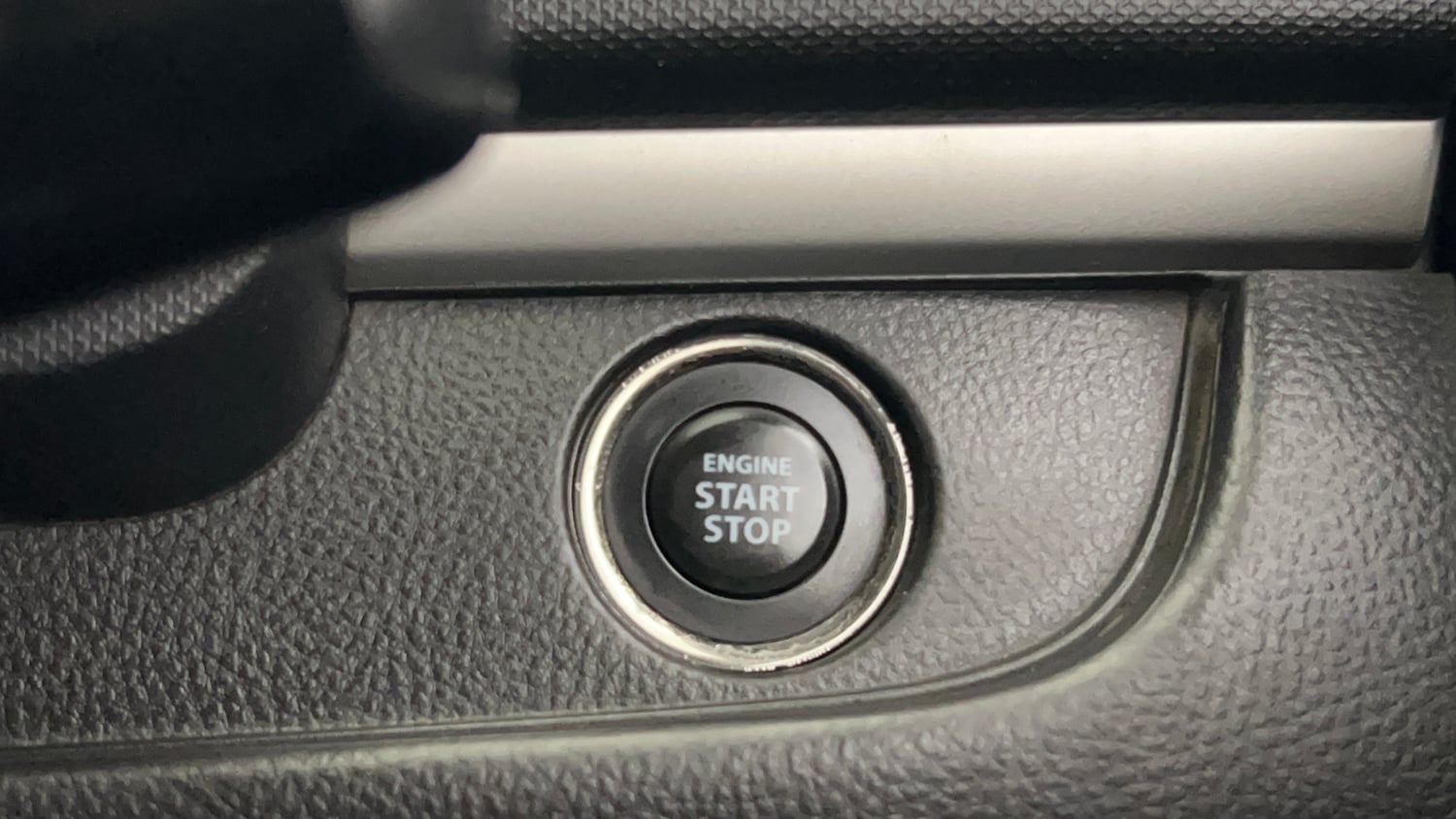 Used 2015 Maruti Suzuki Swift ZXi Petrol Manual top_features Keyless start