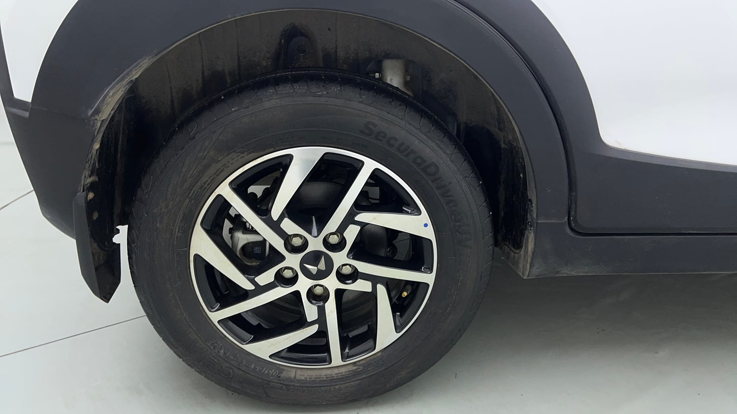 Used 2025 Mahindra XUV 3XO AX5L 1.2 Petrol Petrol Manual tyres RIGHT REAR TYRE RIM VIEW