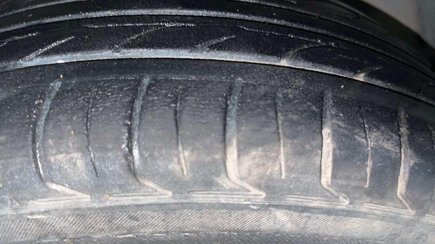 Used 2013 Hyundai i20 Sportz 1.2 Petrol Manual tyres LEFT REAR TYRE TREAD VIEW