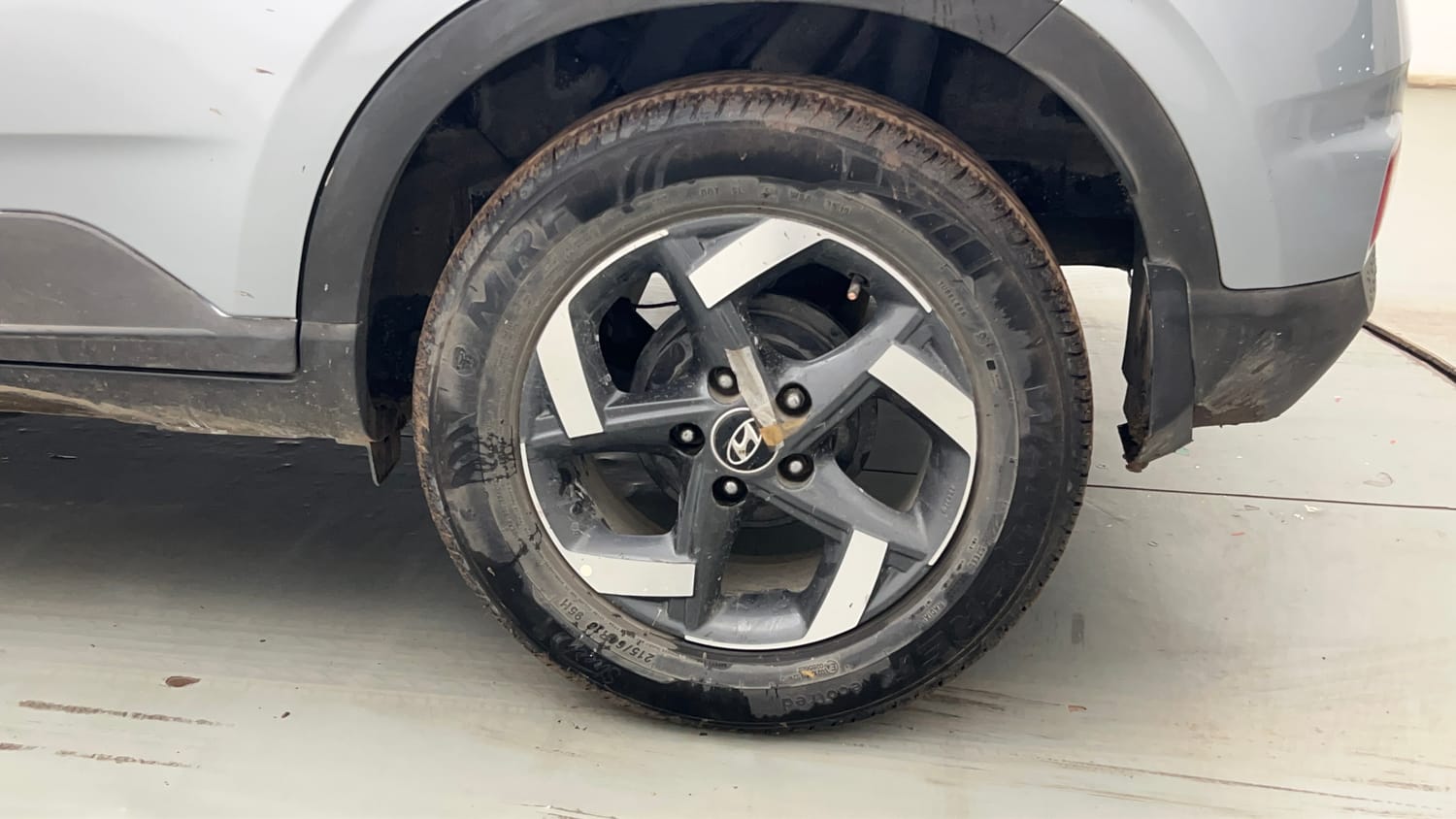 Used 2019 Hyundai Venue SX Plus 1.0 Turbo DCT Petrol Automatic tyres LEFT REAR TYRE RIM VIEW