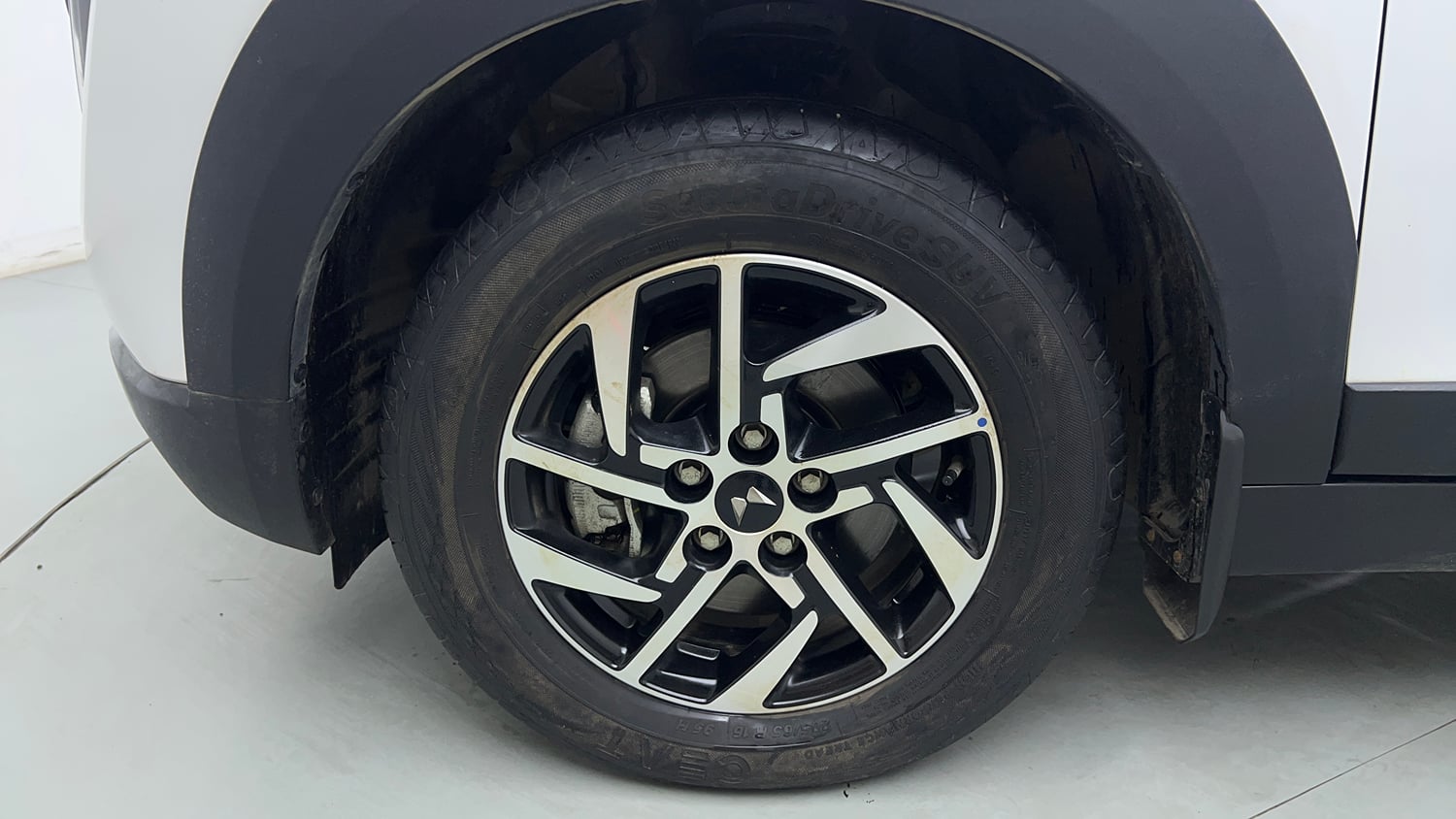 Used 2025 Mahindra XUV 3XO AX5L 1.2 Petrol Petrol Manual tyres LEFT FRONT TYRE RIM VIEW