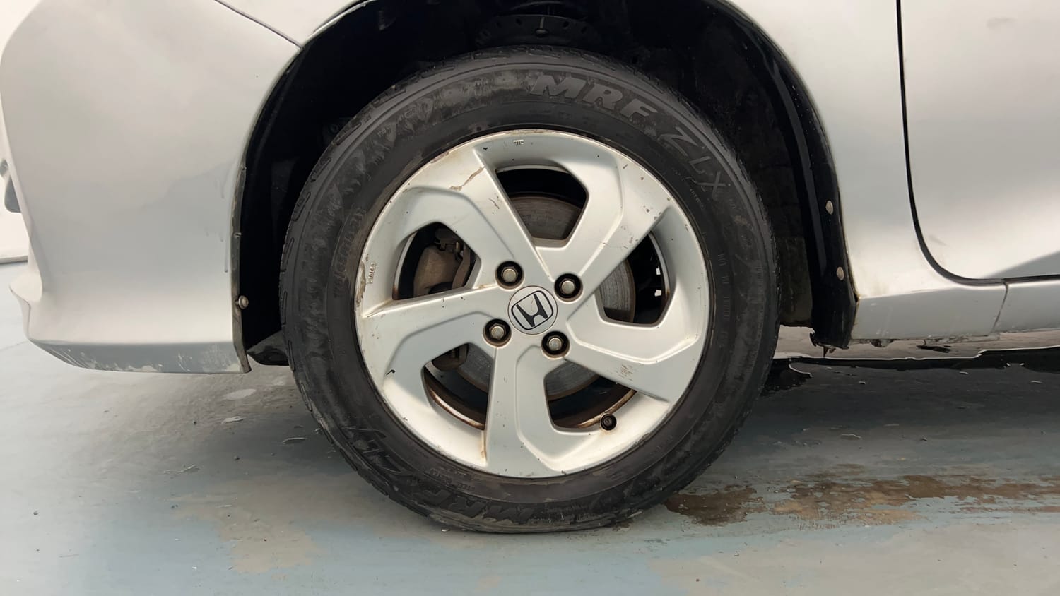 Used 2016 Honda City V Petrol Manual tyres LEFT FRONT TYRE RIM VIEW