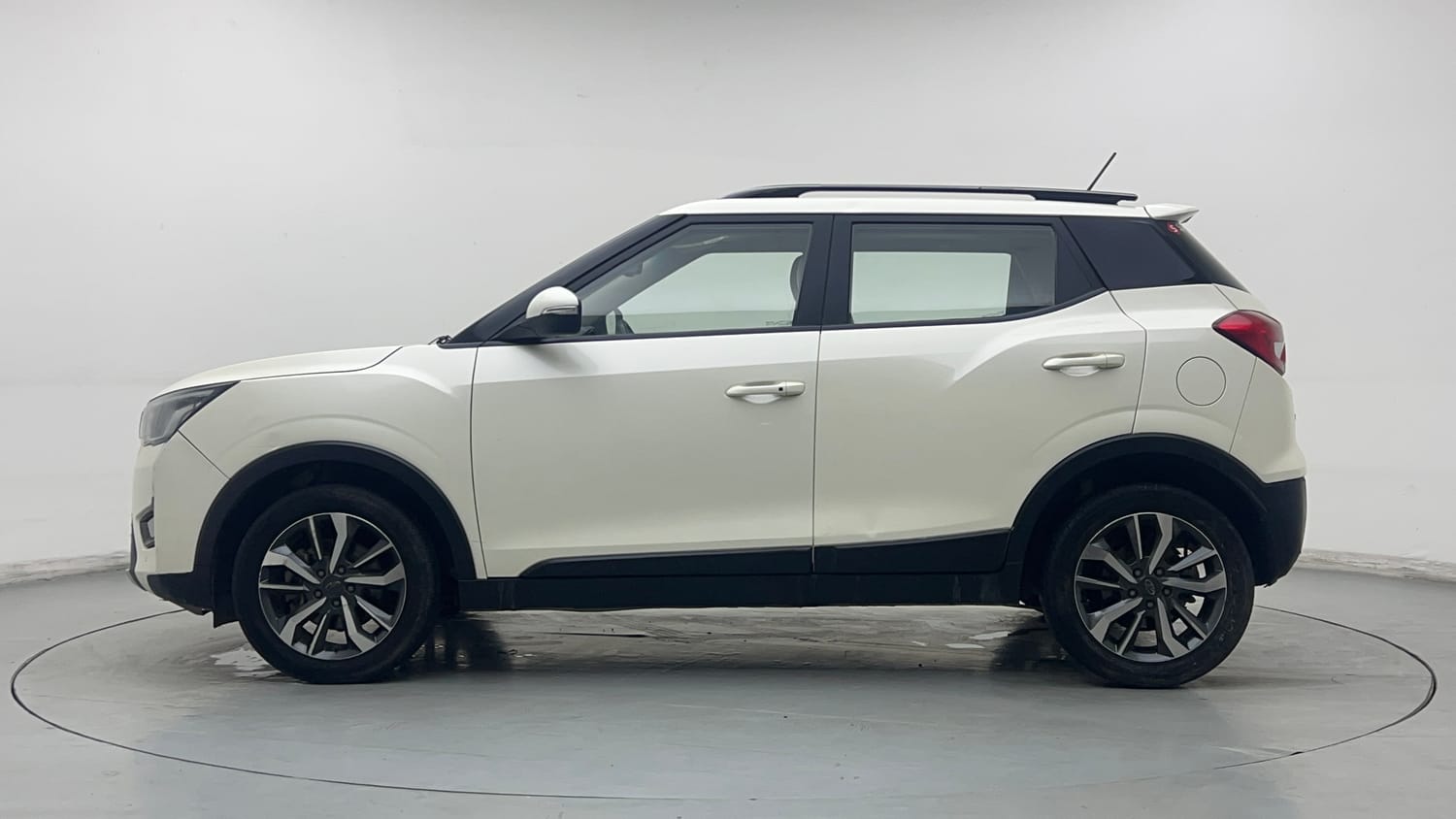 2021 Mahindra XUV 300 W8 (O) 1.2 Petrol-1