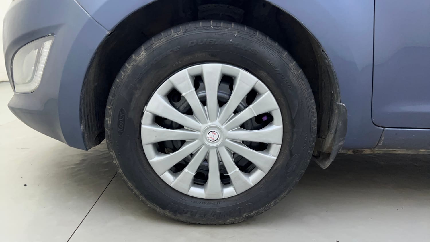 Used 2013 Hyundai i20 Sportz 1.2 Petrol Manual tyres LEFT FRONT TYRE RIM VIEW