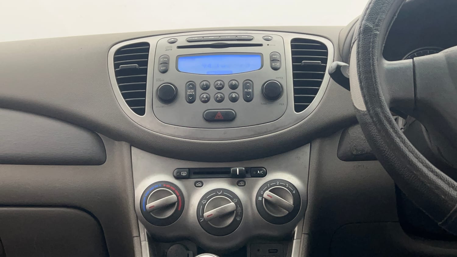 Used 2012 Hyundai i10 Sportz 1.2 Kappa2 Petrol Manual interior MUSIC SYSTEM & AC CONTROL VIEW