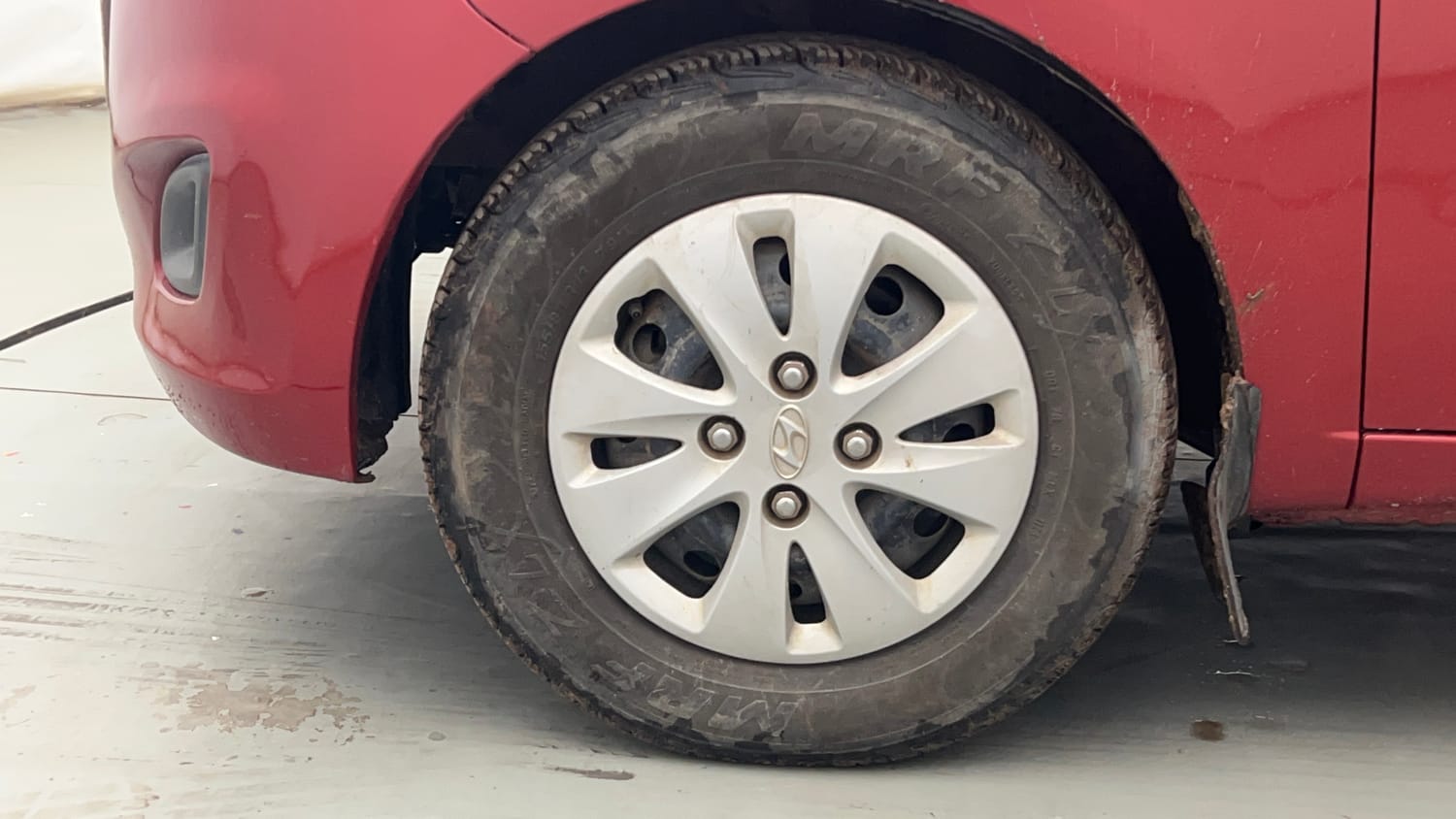 Used 2012 Hyundai i10 Sportz 1.2 Kappa2 Petrol Manual tyres LEFT FRONT TYRE RIM VIEW