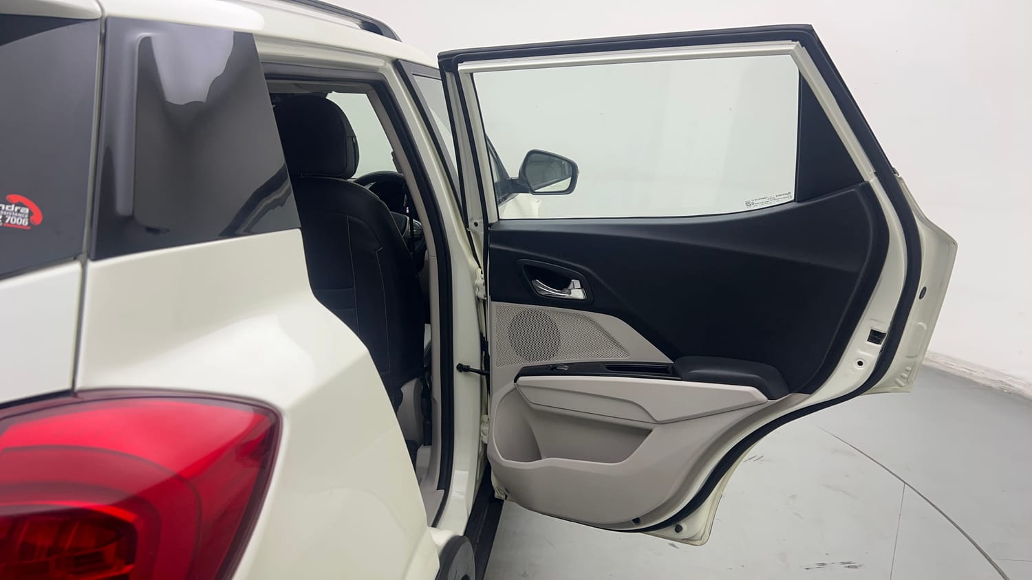 2021 Mahindra XUV 300 W8 (O) 1.2 Petrol-20