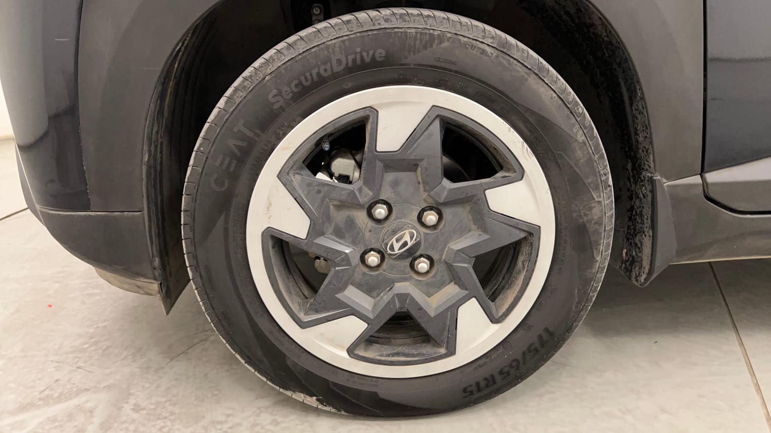 Used 2025 Hyundai Exter SX 1.2 MT Petrol Manual tyres LEFT FRONT TYRE RIM VIEW
