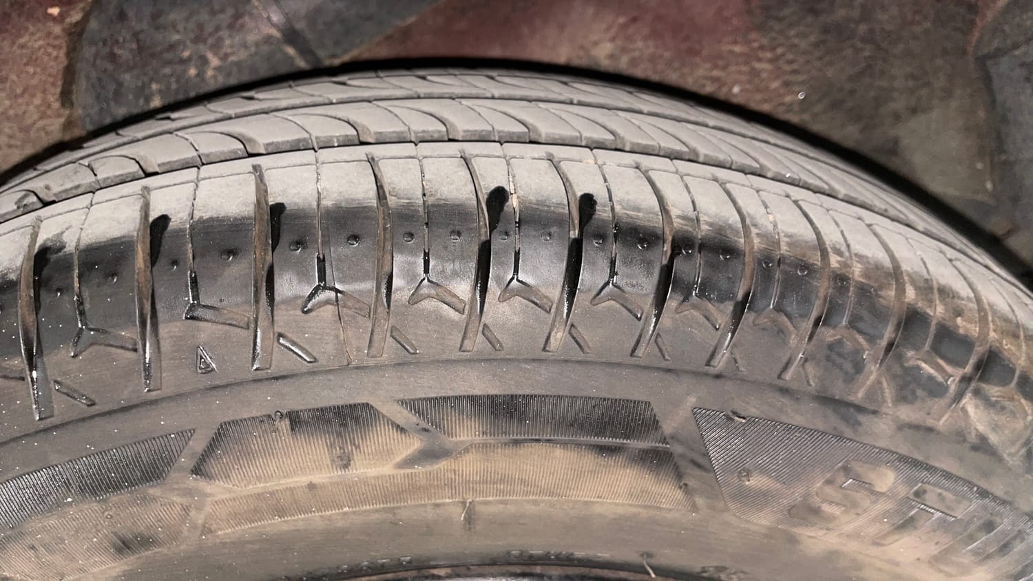 Used 2012 Hyundai i10 Sportz 1.2 AT Kappa2 Petrol Automatic tyres LEFT REAR TYRE TREAD VIEW