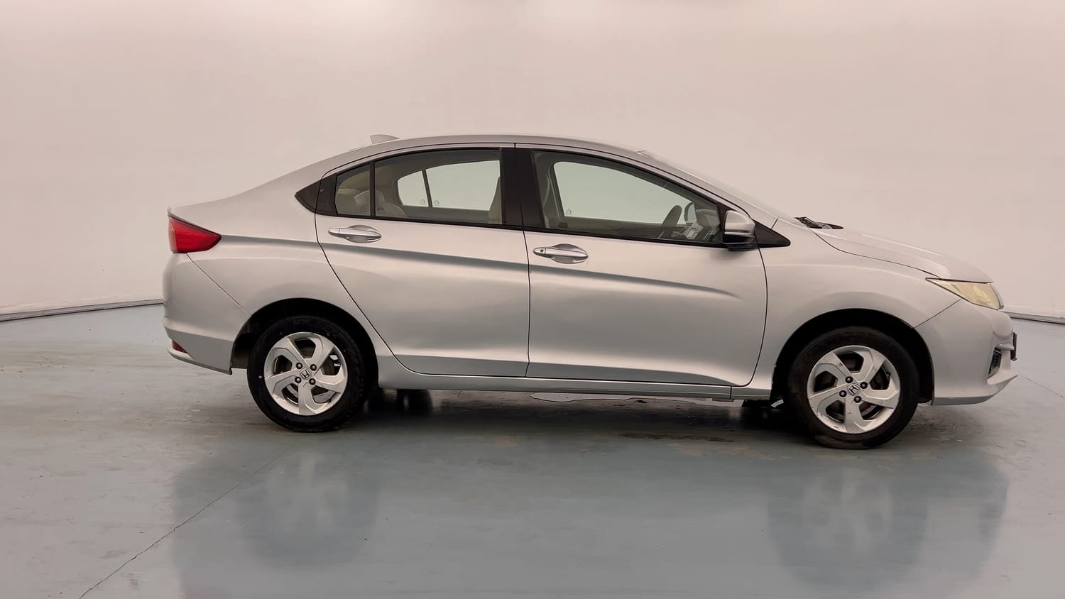 Used 2016 Honda City V Petrol Manual exterior RIGHT SIDE VIEW