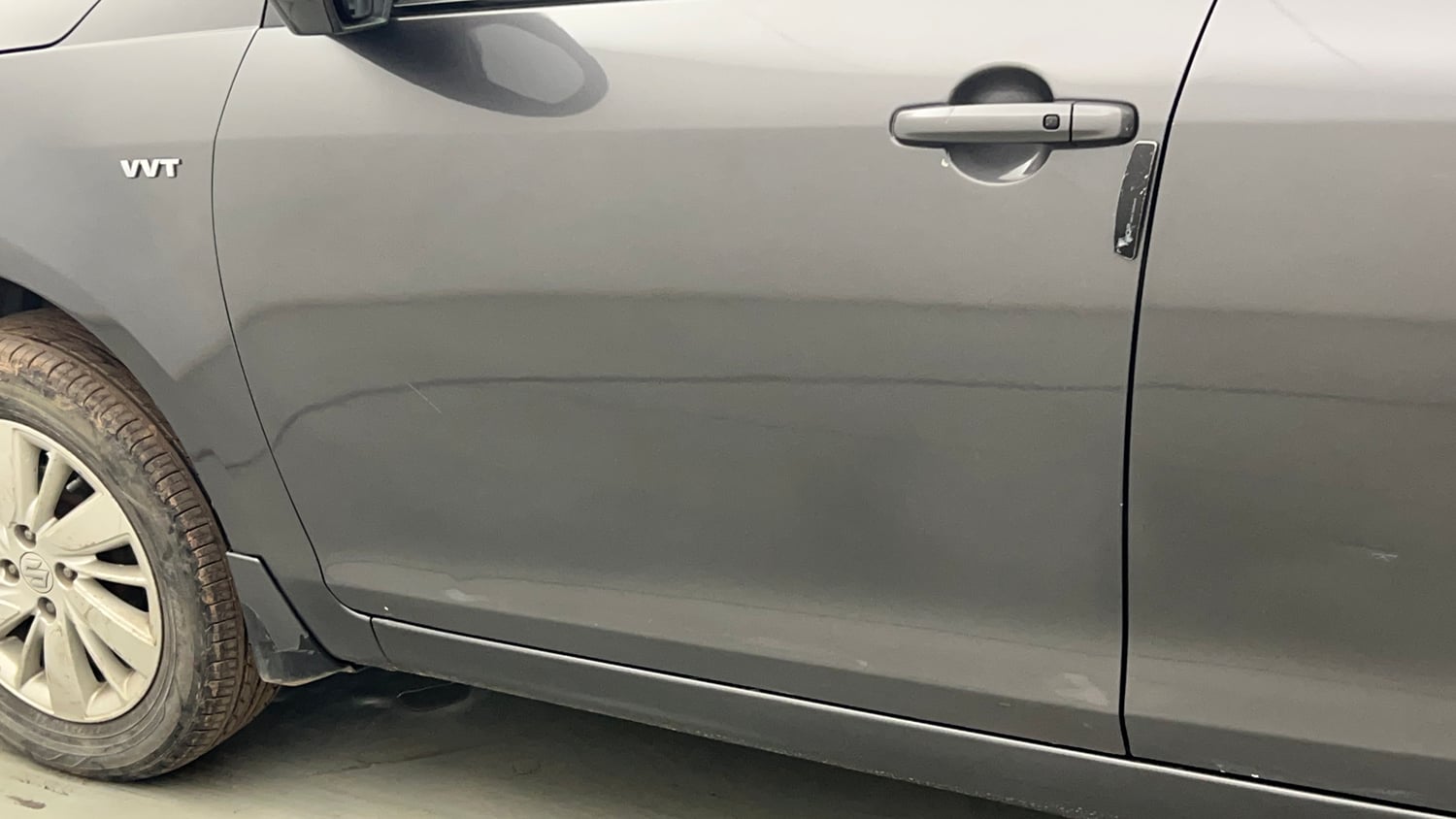 Used 2015 Maruti Suzuki Swift ZXi Petrol Manual dents MINOR SCRATCH