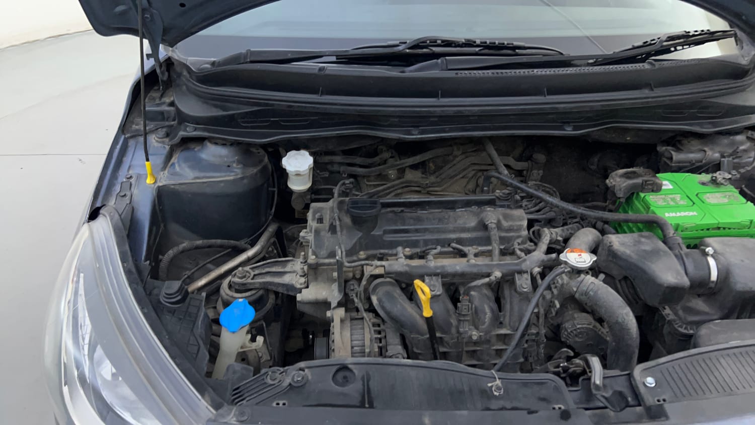 Used 2013 Hyundai i20 Sportz 1.2 Petrol Manual engine ENGINE RIGHT SIDE HINGE & APRON VIEW