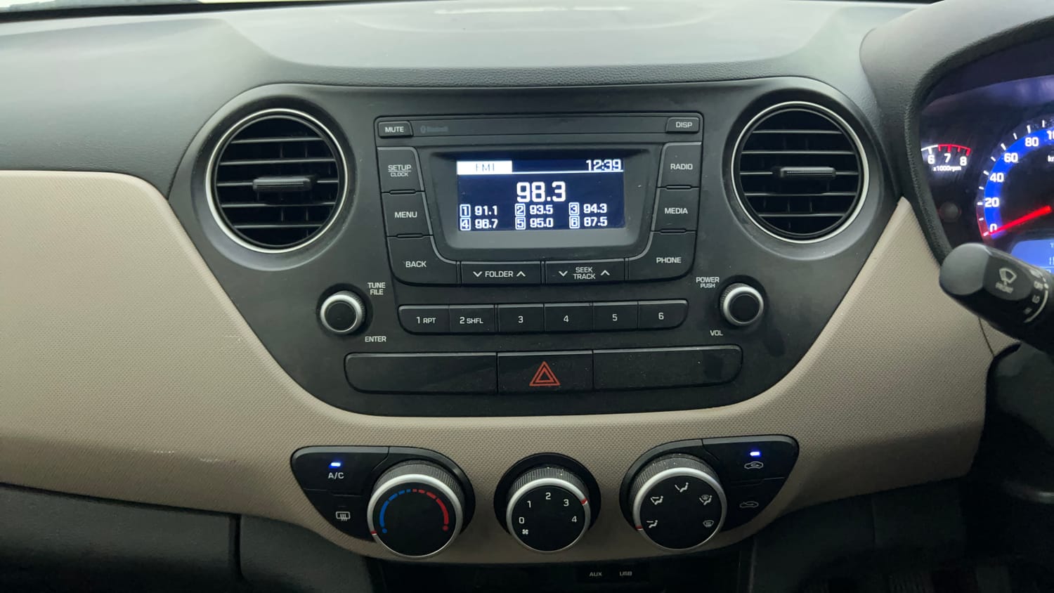 Used 2020 Hyundai Xcent S Petrol+cng(outside fitted) Cng Manual interior MUSIC SYSTEM & AC CONTROL VIEW