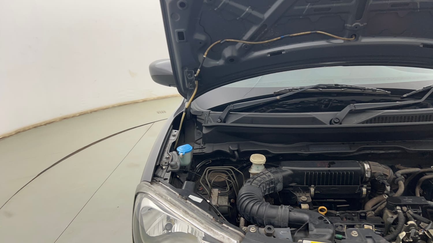 Used 2022 Maruti Suzuki S-Presso VXi Plus AMT Petrol Automatic engine ENGINE RIGHT SIDE HINGE & APRON VIEW