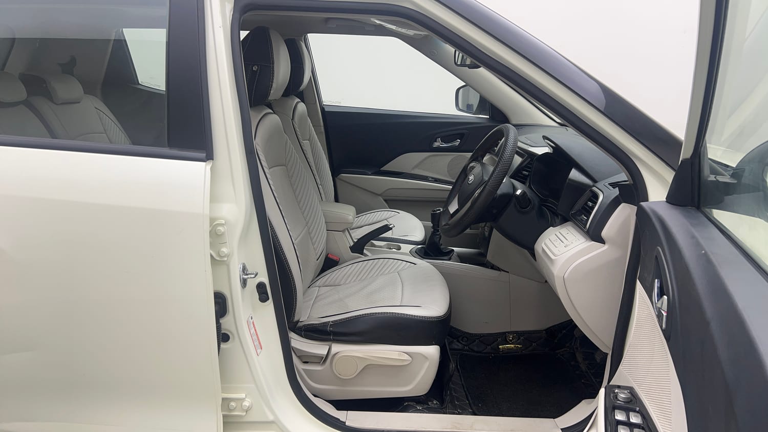 2021 Mahindra XUV 300 W8 (O) 1.2 Petrol-17