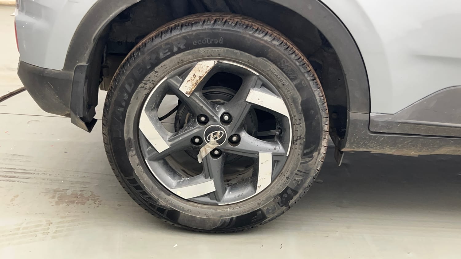 Used 2019 Hyundai Venue SX Plus 1.0 Turbo DCT Petrol Automatic tyres RIGHT REAR TYRE RIM VIEW