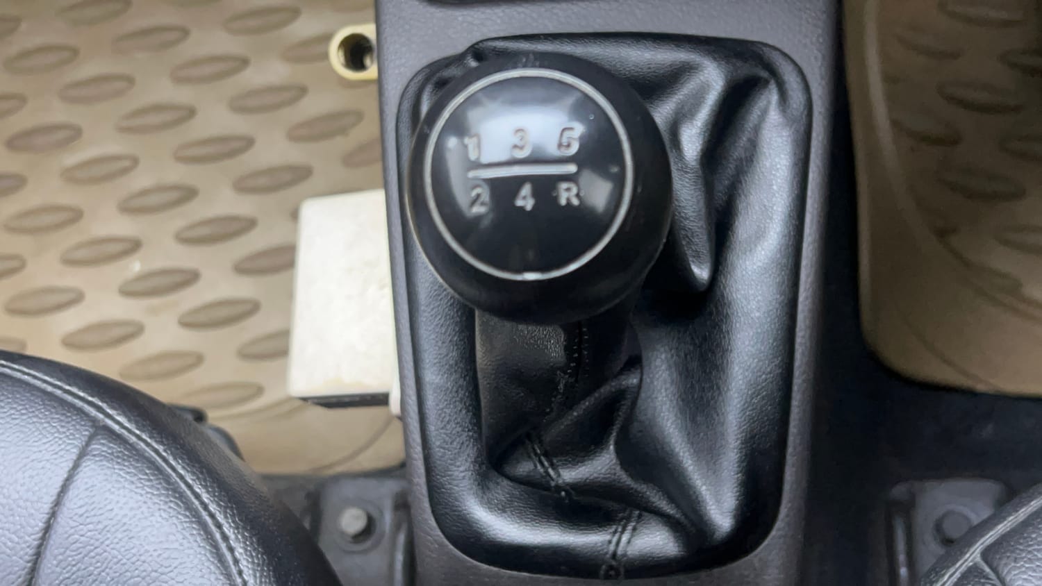 2015 Hyundai Eon Era +-16