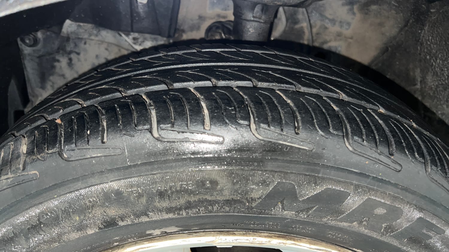 Used 2016 Honda City V Petrol Manual tyres LEFT FRONT TYRE TREAD VIEW