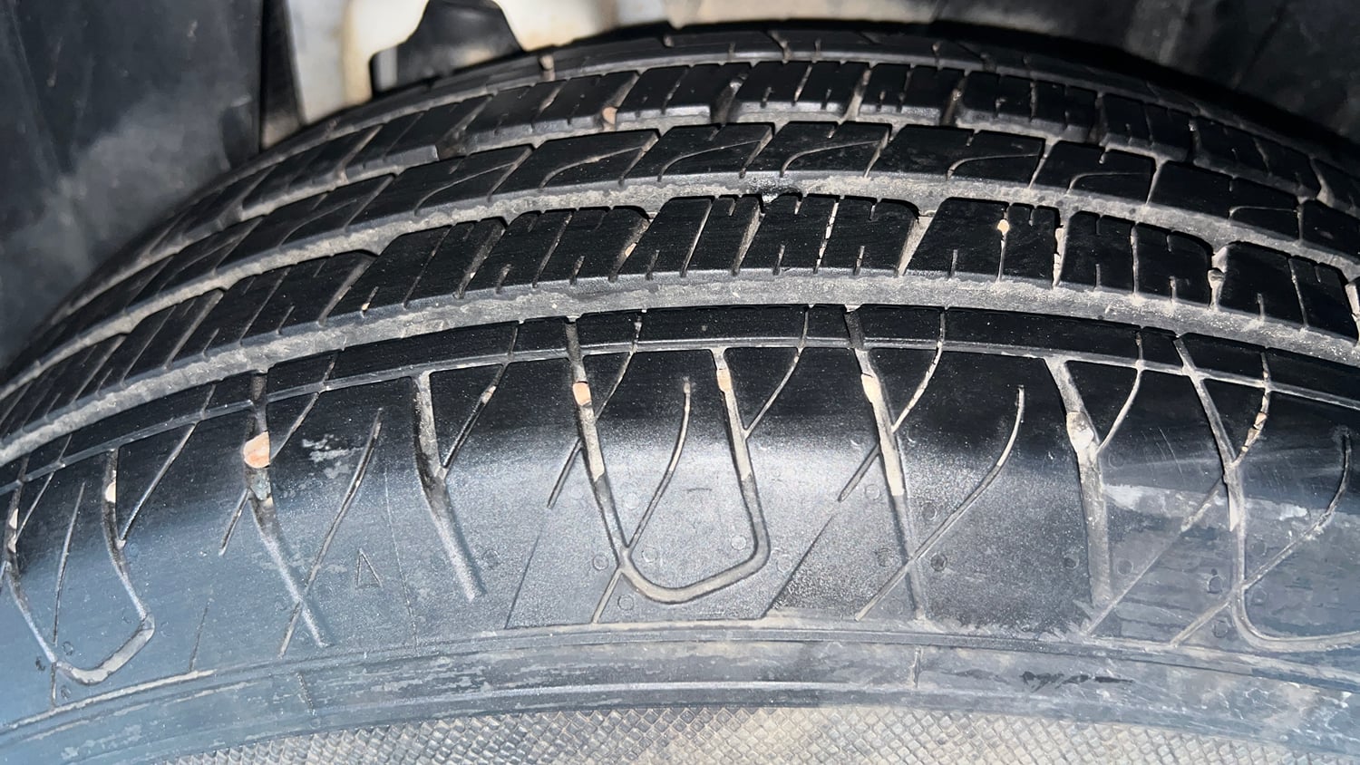 Used 2025 Mahindra XUV 3XO AX5L 1.2 Petrol Petrol Manual tyres LEFT REAR TYRE TREAD VIEW