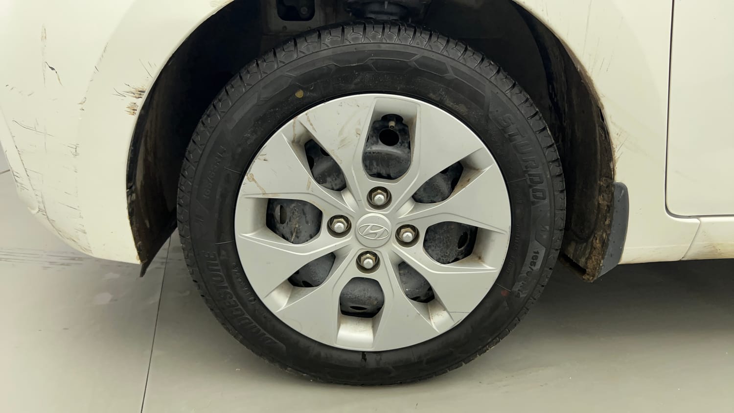Used 2020 Hyundai Xcent S Petrol+cng(outside fitted) Cng Manual tyres LEFT FRONT TYRE RIM VIEW