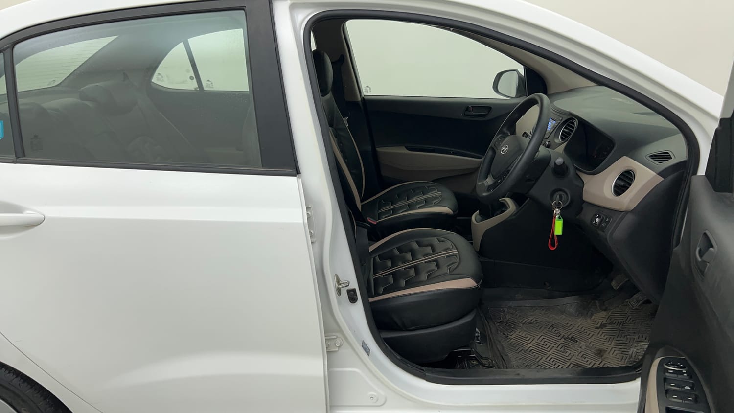 Used 2020 Hyundai Xcent S Petrol+cng(outside fitted) Cng Manual interior RIGHT SIDE FRONT DOOR CABIN VIEW