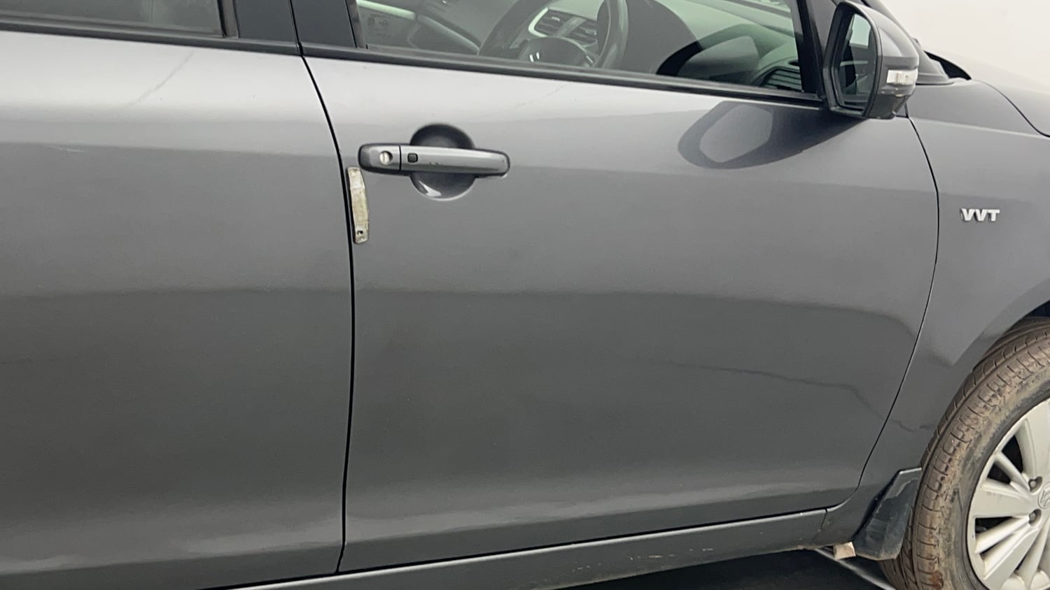 Used 2015 Maruti Suzuki Swift ZXi Petrol Manual dents MINOR SCRATCH
