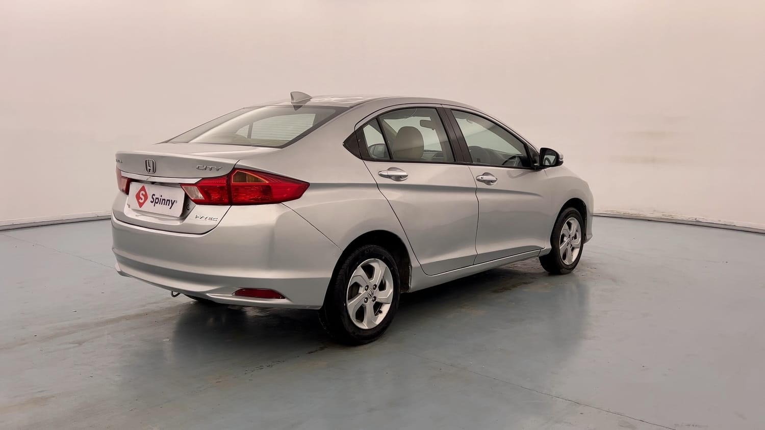 Used 2016 Honda City V Petrol Manual exterior RIGHT REAR CORNER VIEW
