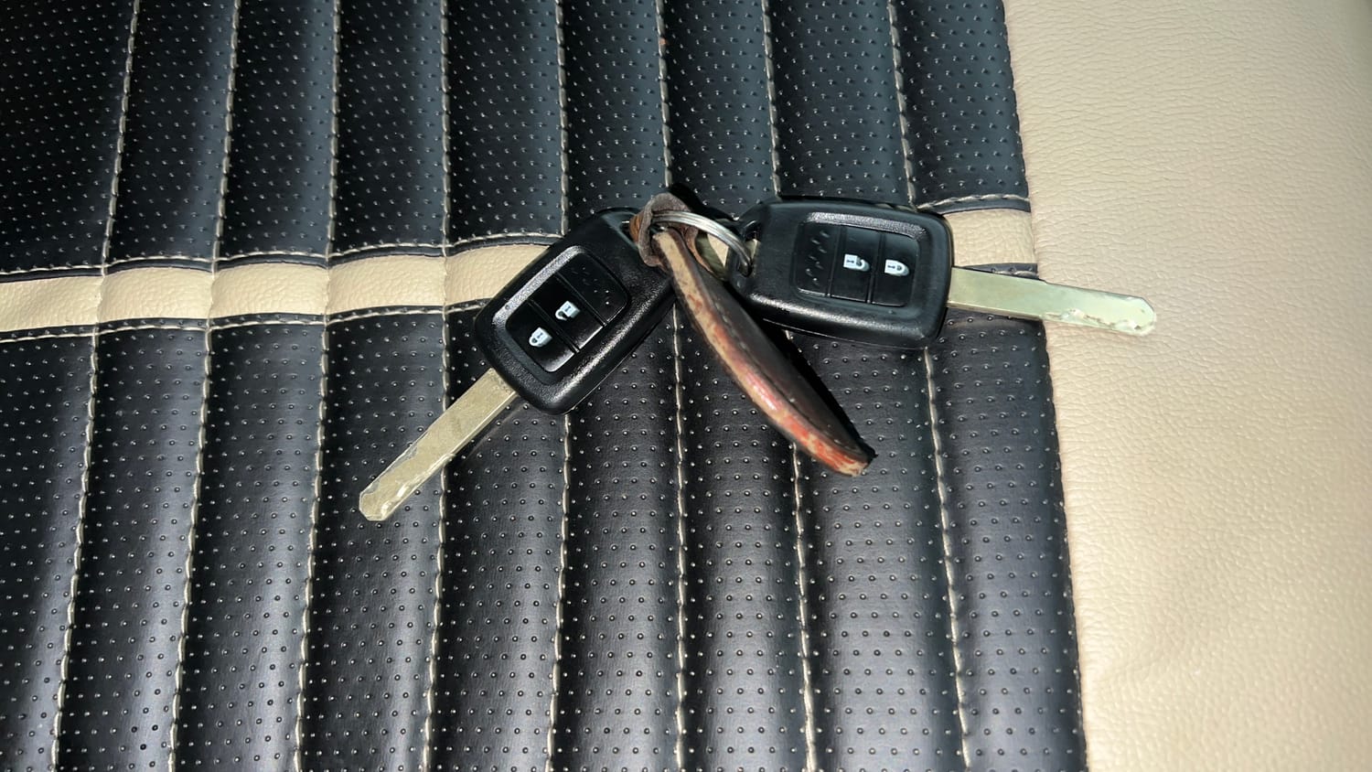 Used 2016 Honda City V Petrol Manual extra CAR KEY VIEW