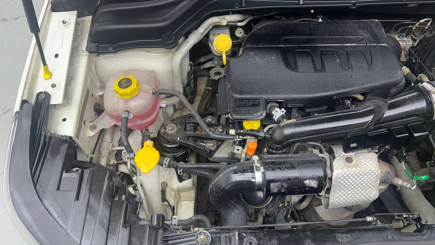 2021 Mahindra XUV 300 W8 (O) 1.2 Petrol-29
