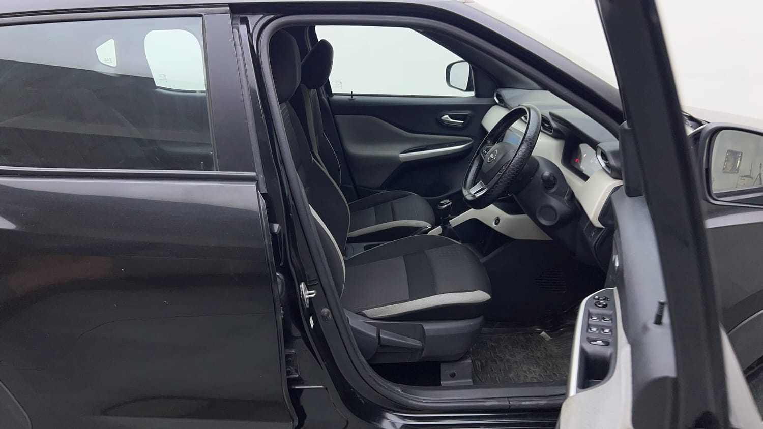 2022 Nissan Magnite XV-17