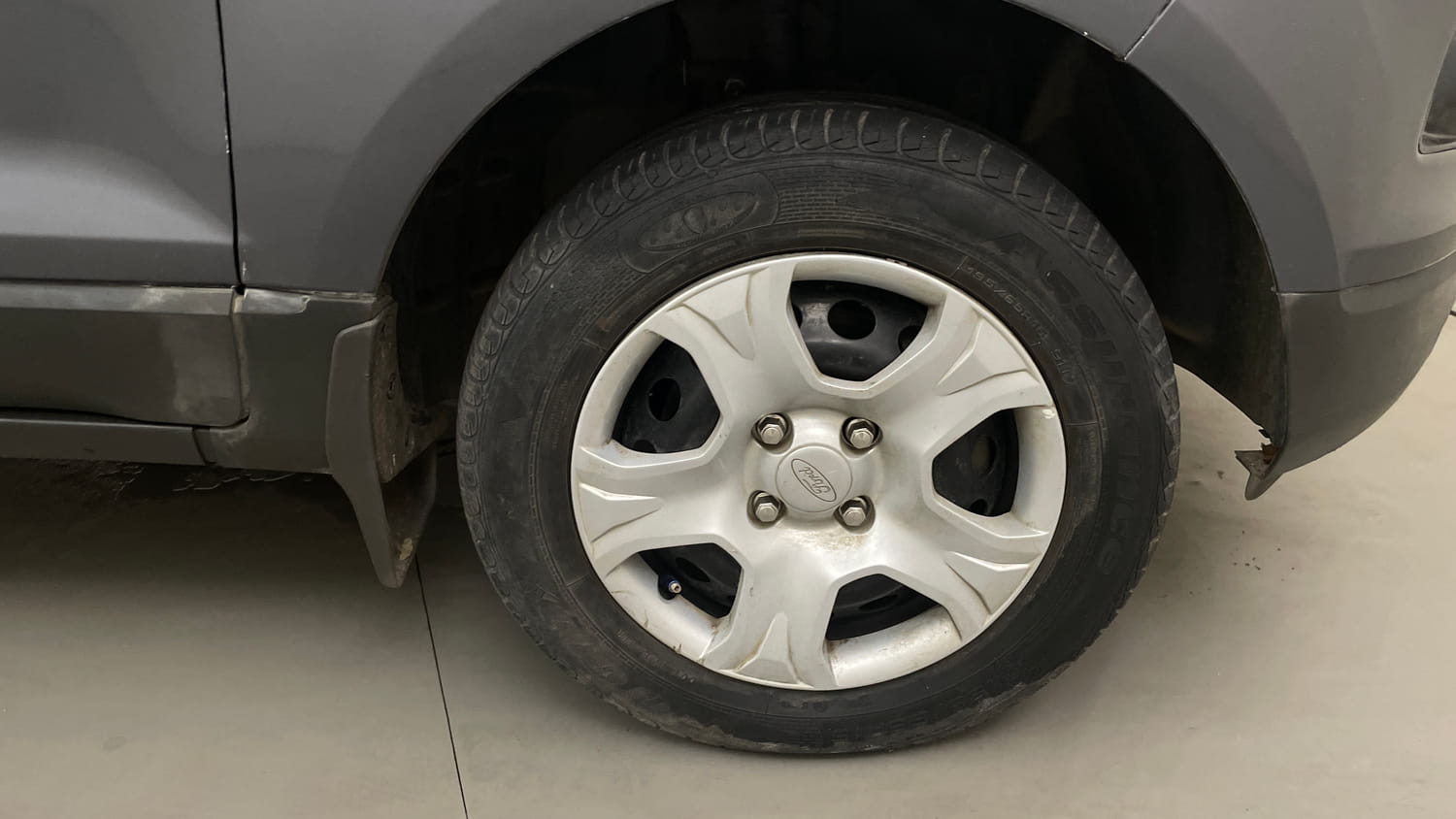 Used 2016 Ford EcoSport Trend 1.5L Ti-VCT Petrol Manual tyres RIGHT FRONT TYRE RIM VIEW