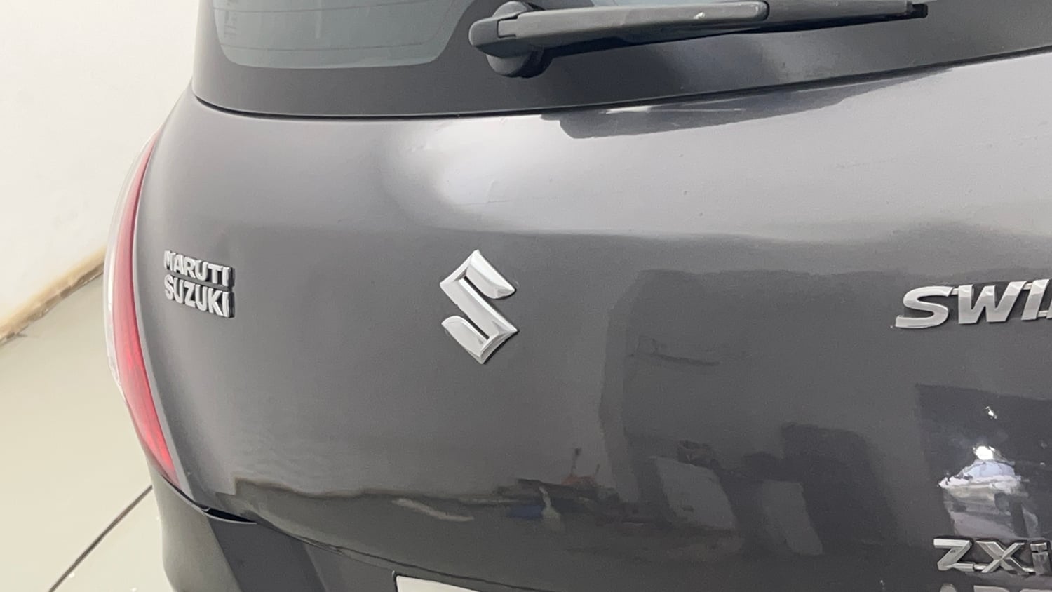 Used 2015 Maruti Suzuki Swift ZXi Petrol Manual dents MINOR DENT