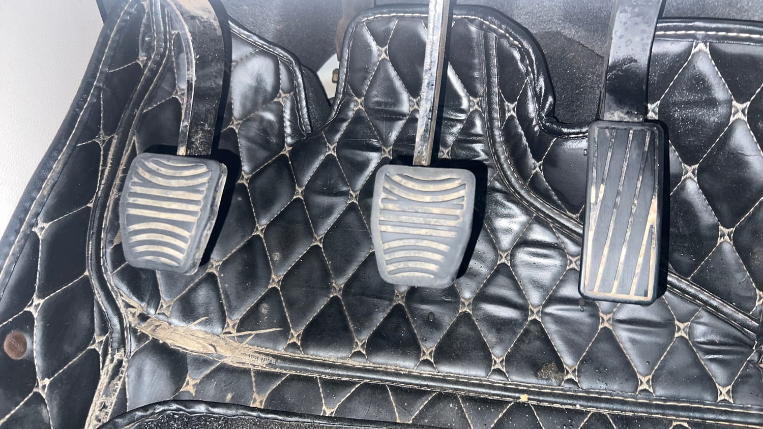 2021 Mahindra XUV 300 W8 (O) 1.2 Petrol-26