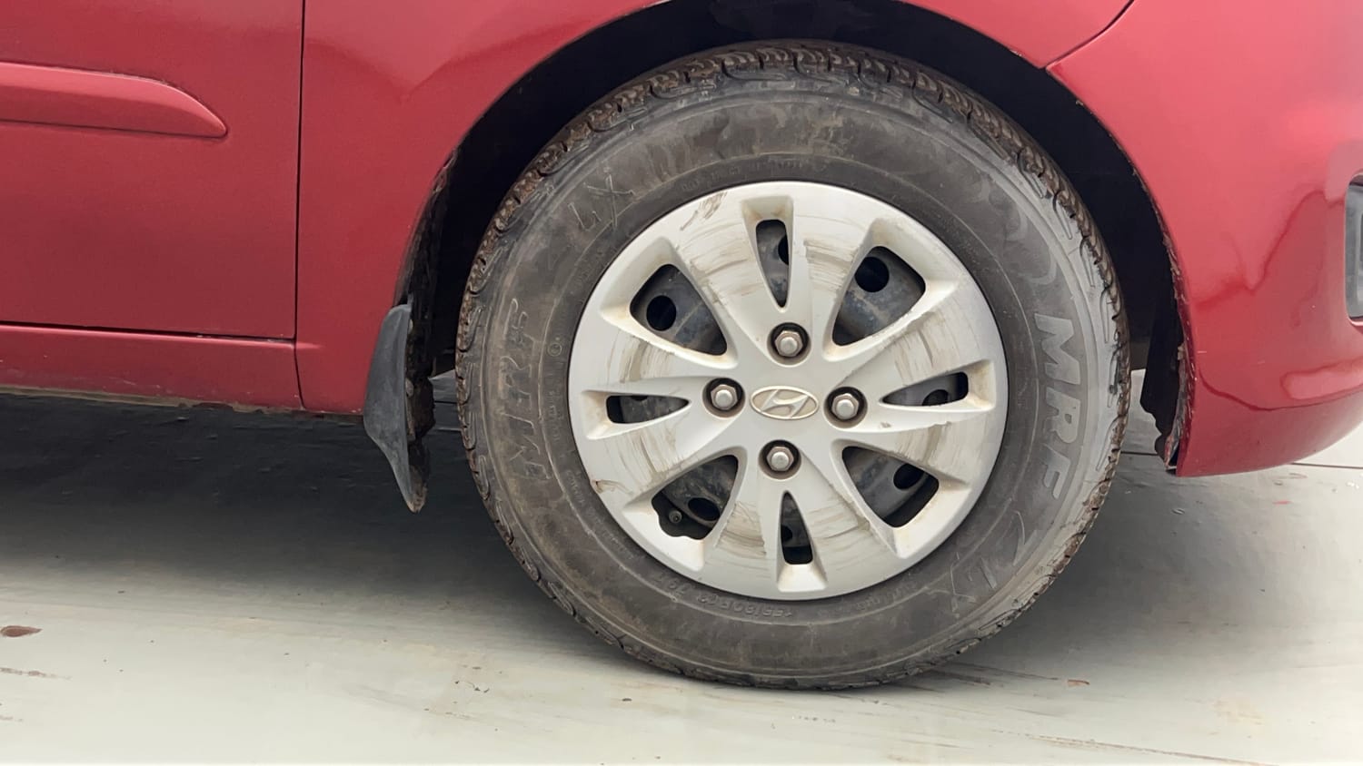 Used 2012 Hyundai i10 Sportz 1.2 Kappa2 Petrol Manual tyres RIGHT FRONT TYRE RIM VIEW