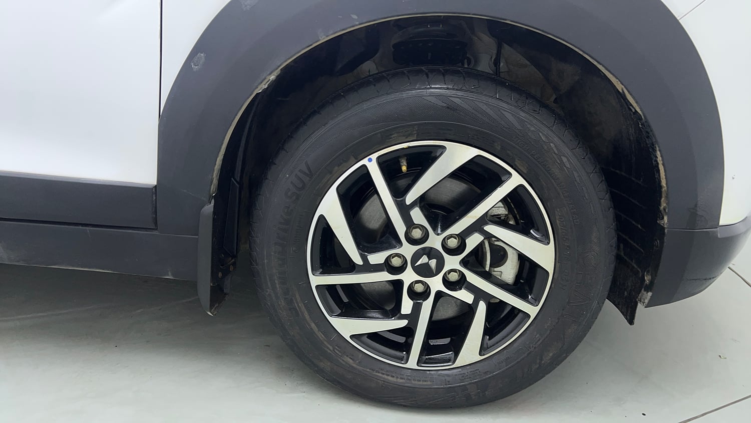 Used 2025 Mahindra XUV 3XO AX5L 1.2 Petrol Petrol Manual tyres RIGHT FRONT TYRE RIM VIEW