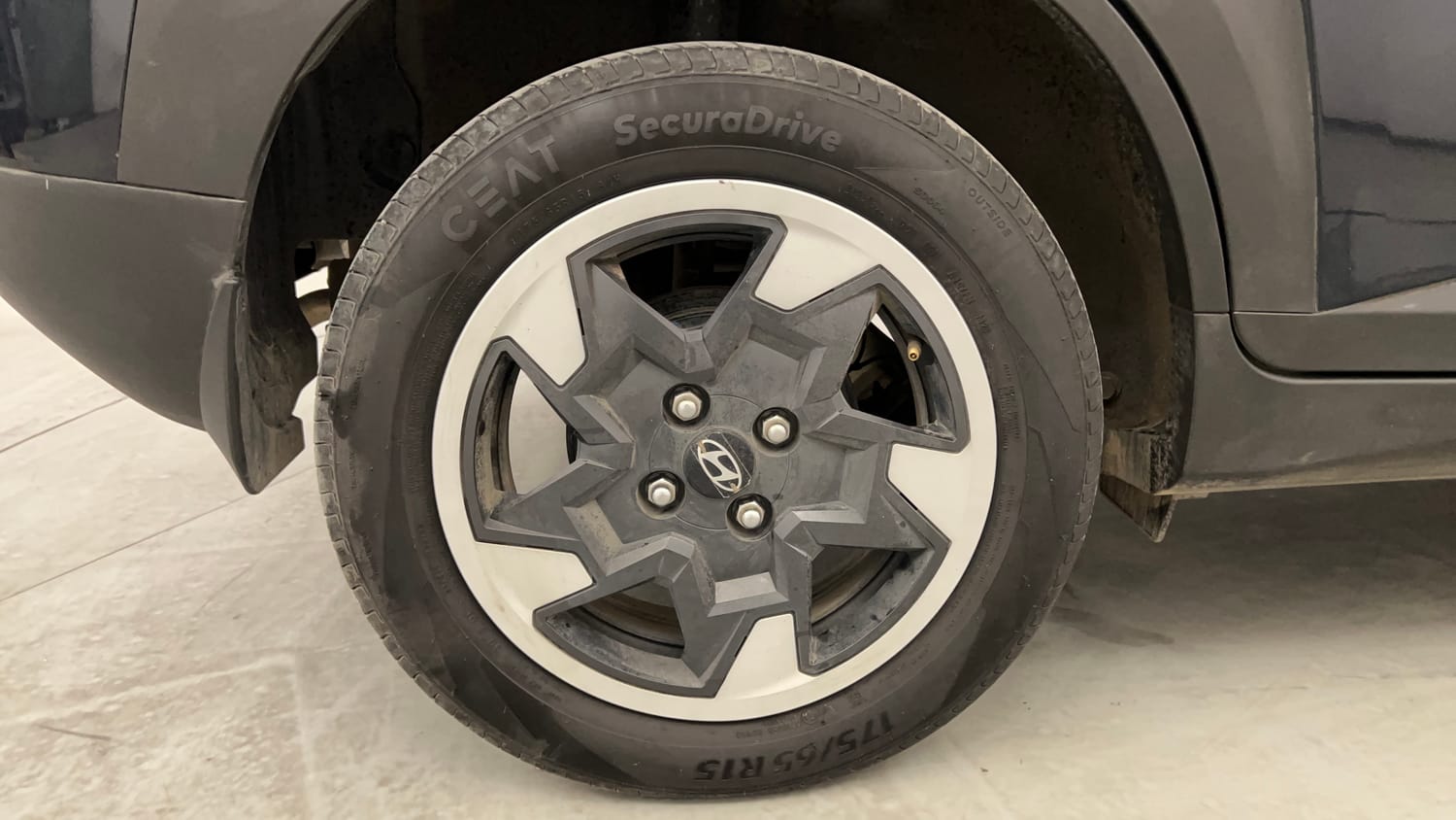 Used 2025 Hyundai Exter SX 1.2 MT Petrol Manual tyres RIGHT REAR TYRE RIM VIEW